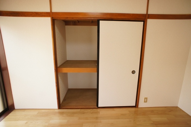 Receipt. Plenty of storage that can be pushed