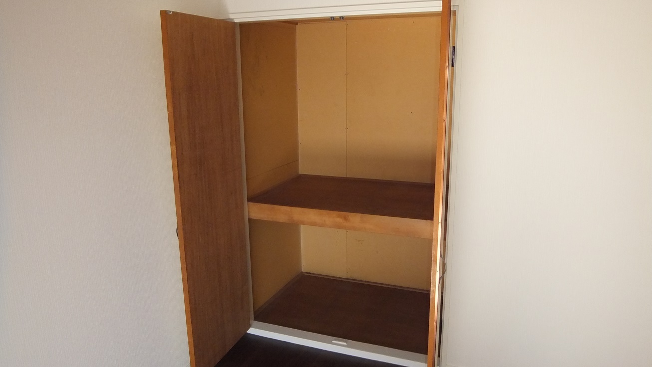 Receipt. Second floor Western-style housing