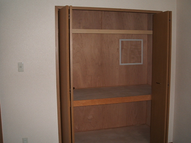 Receipt. Large closet equipped