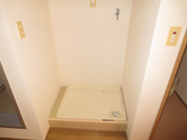 Other. Indoor Laundry Storage