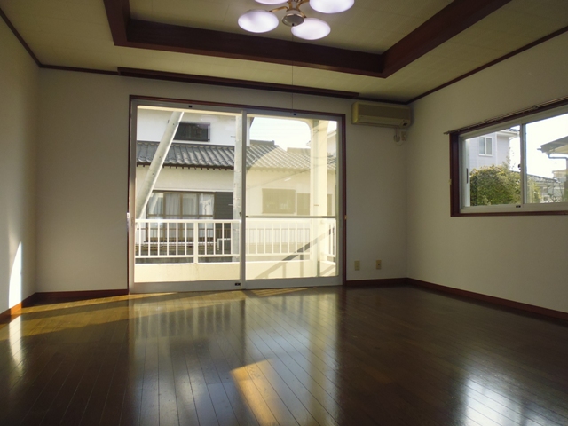 Living and room.  ※ Flooring