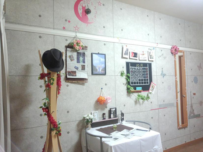 Living and room. It is re-covering the time of image.