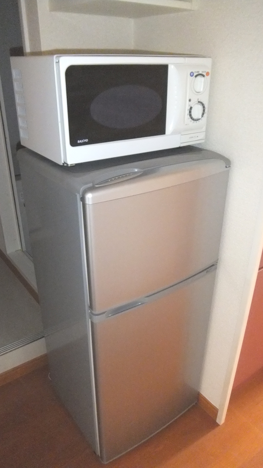 Entrance. microwave ・ refrigerator