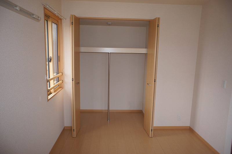 Living and room. Western-style room with a large closet