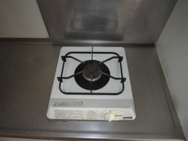 Kitchen. With bite stove