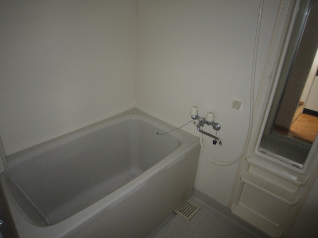 Bath. Bathing with reheating hot water supply