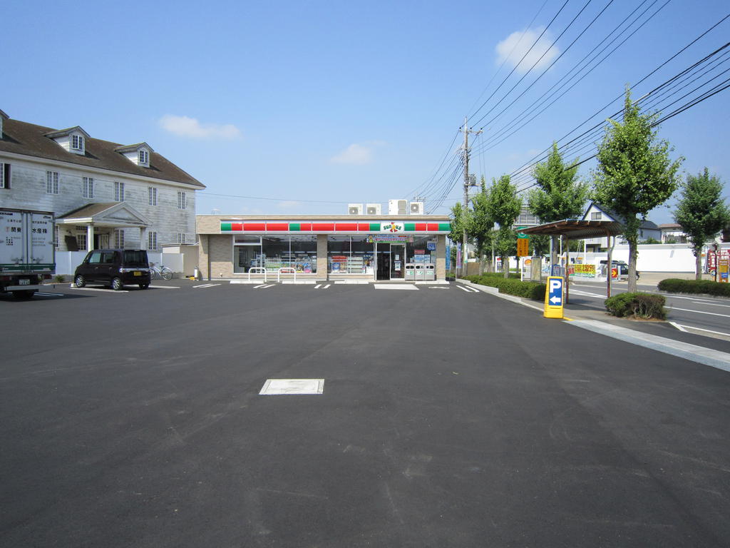 Convenience store. 50m to Sunkus (convenience store)