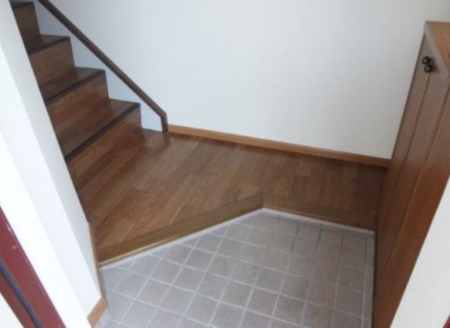 Entrance. With a shoe box