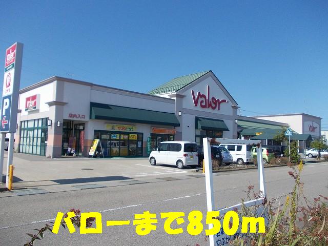Supermarket. 850m to Barrow (super)