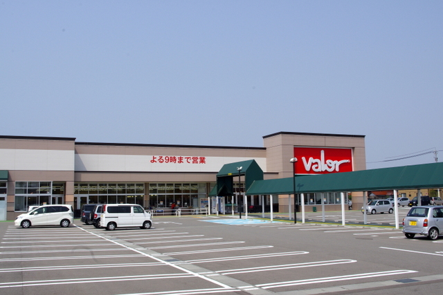 Supermarket. 2534m to Barrow Matto store (Super)