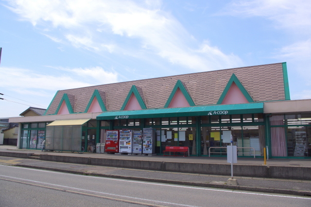 Supermarket. 713m to A Co-op (super)