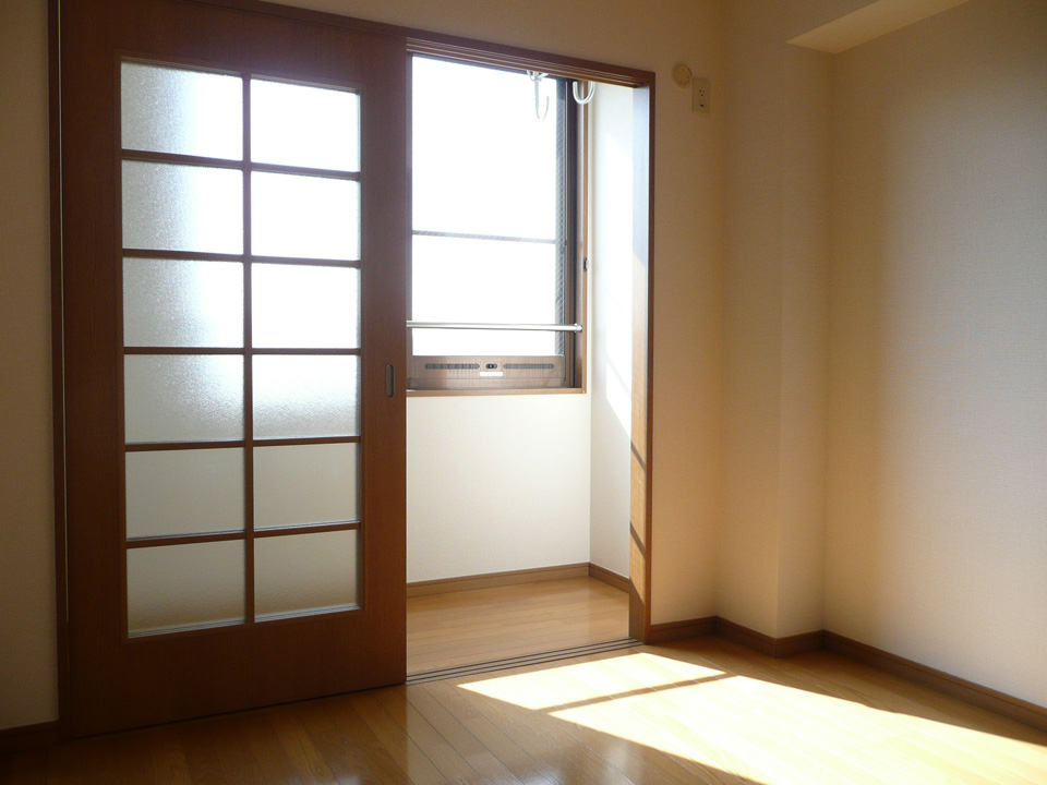 Other room space. Sunroom