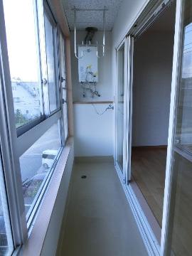 Other room space. Sunroom