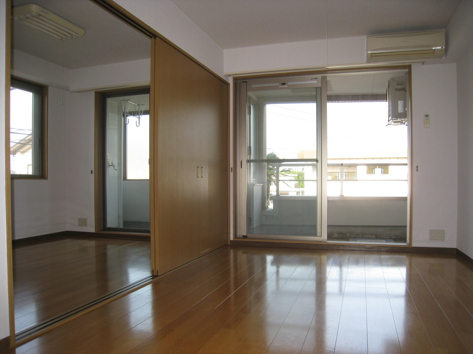 Other room space. Comfortable in a wide living room