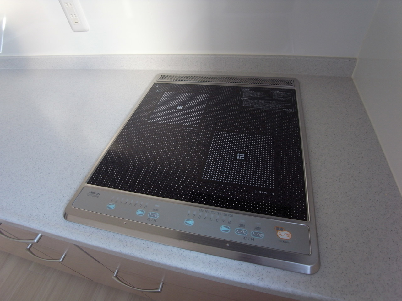 Kitchen. IH cooking heater (2-burner stove)