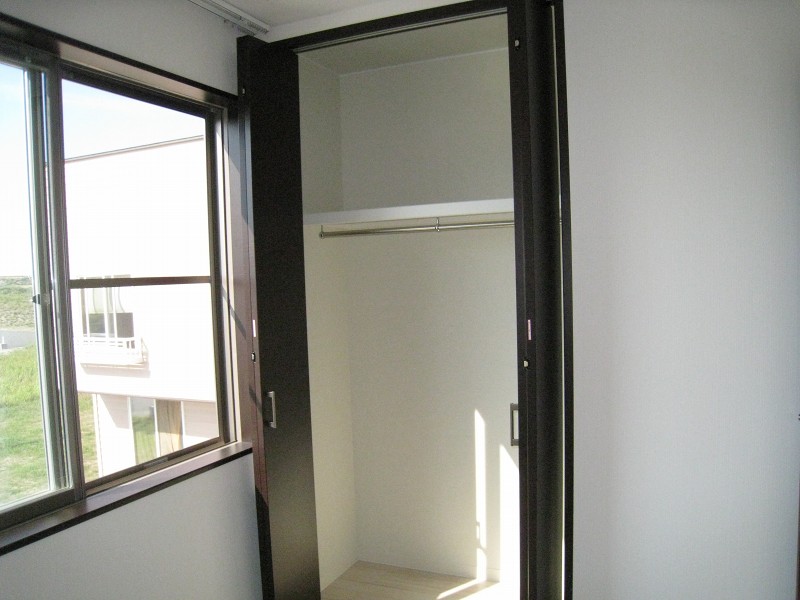 Other room space. Western-style closet