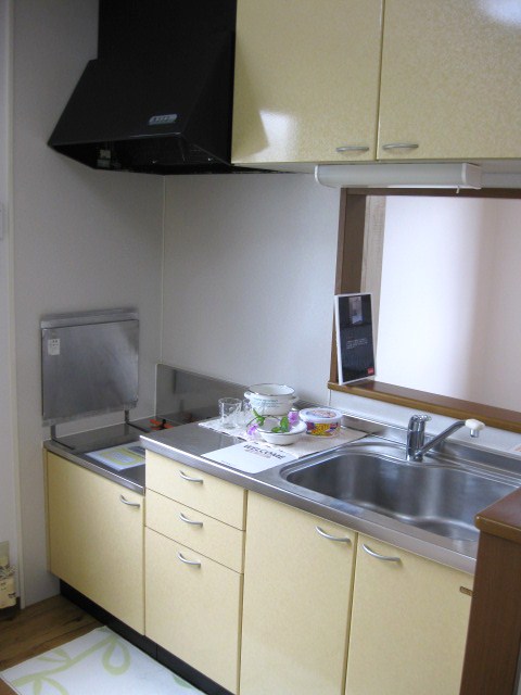 Kitchen. Face-to-face kitchen the conversation is lively