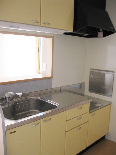 Kitchen. Face-to-face kitchen the conversation is lively