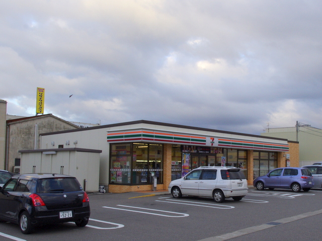 Convenience store. Seven-Eleven Kanazawa wholesaler-cho 2-chome up (convenience store) 632m