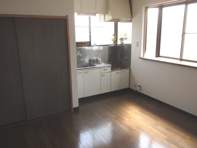 Living and room. 205, Room Reference photograph