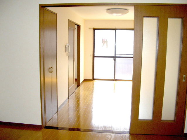 Living and room. 202, Room is the inverting type.