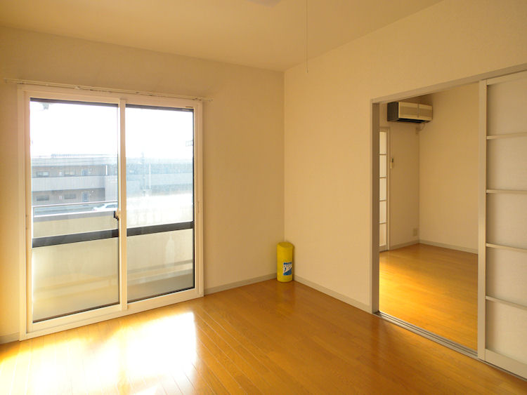 Living and room. Sun Room side