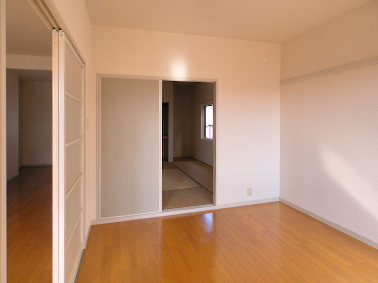 Other room space. Western-style 6 Pledge