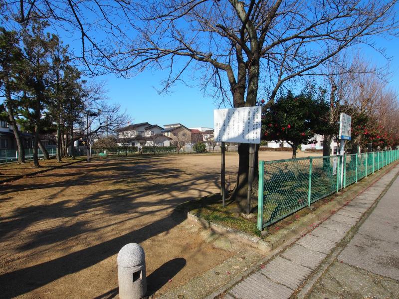 park. 580m to Central Park West (Park)