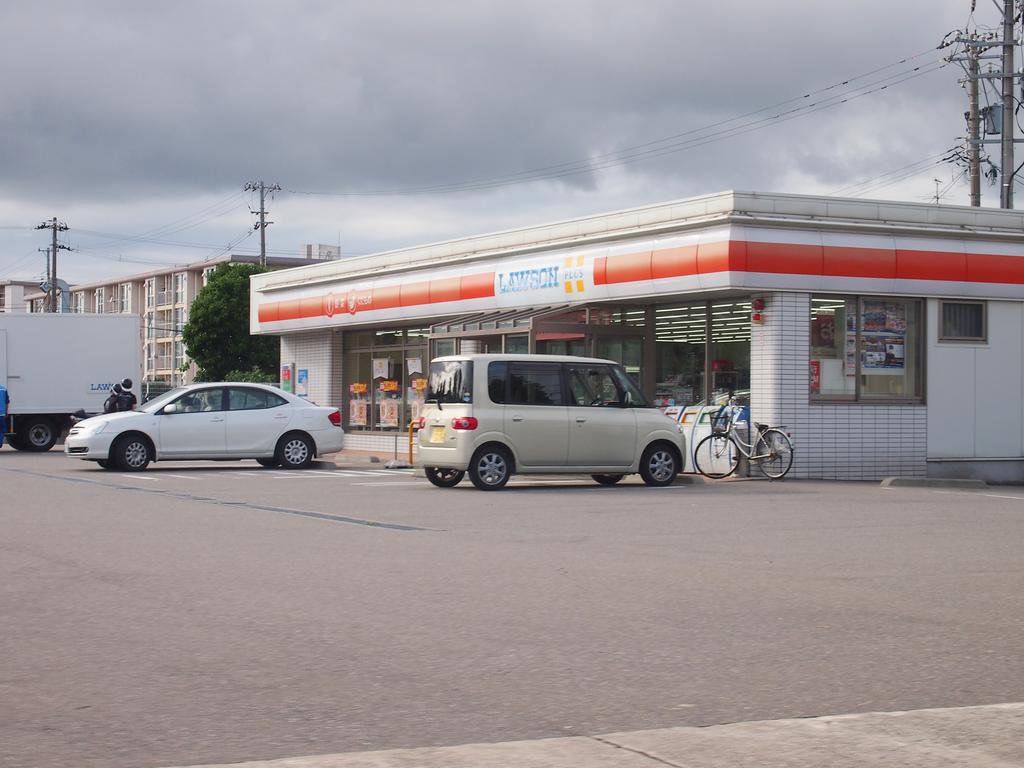 Convenience store. 213m until Lawson Kanazawa Nukashinbo store (convenience store)