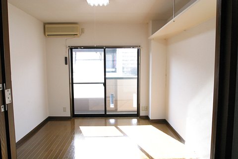 Living and room. Air-conditioned