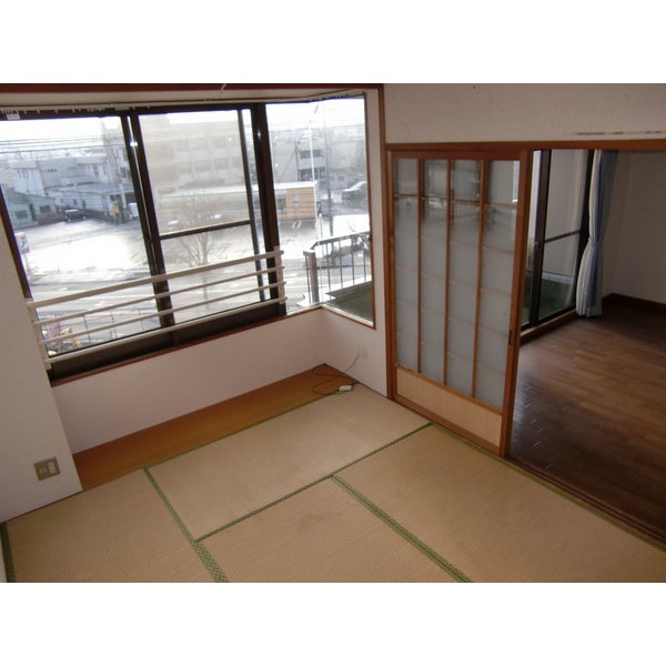 Other room space. Living next to Japanese-style room 6 quires