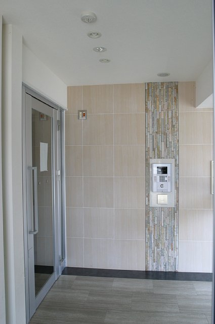 Entrance. Firmly equipment! Auto-lock with a security