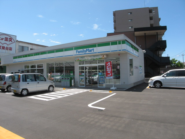 Convenience store. FamilyMart Kanazawa Fushimidai store up (convenience store) 100m