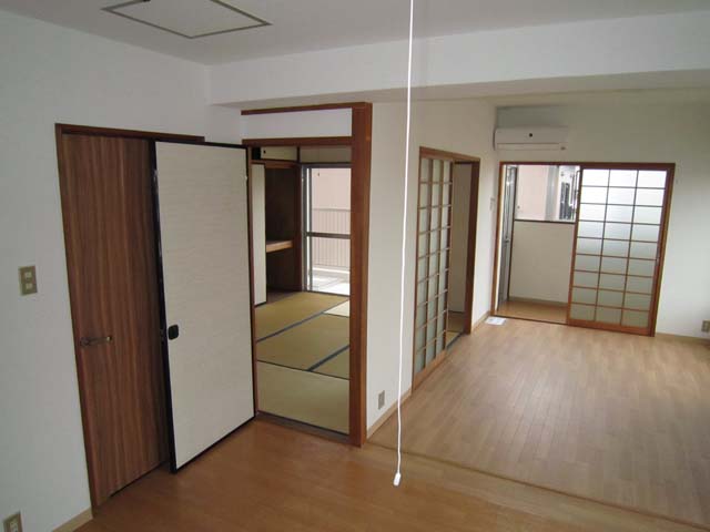 Living and room. Reference photograph