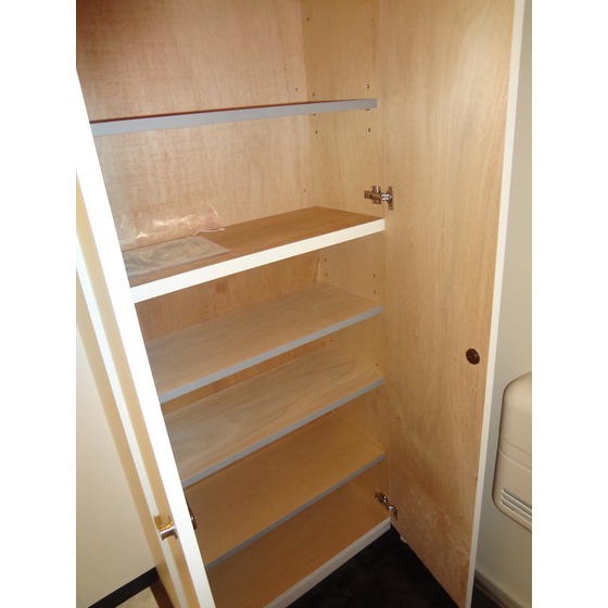 Entrance. Cupboard ☆