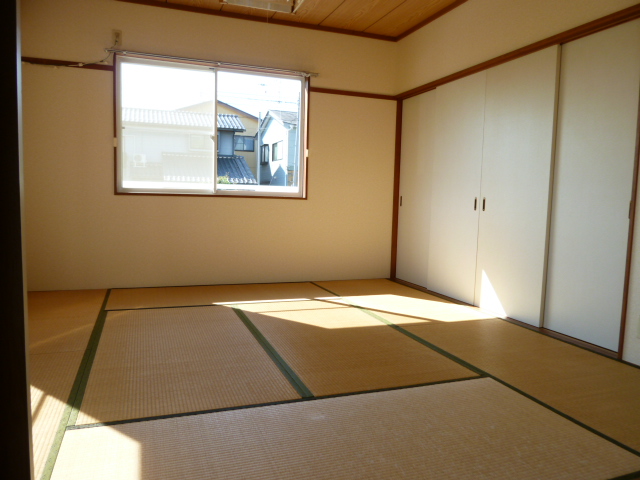 Other room space. Sum 8