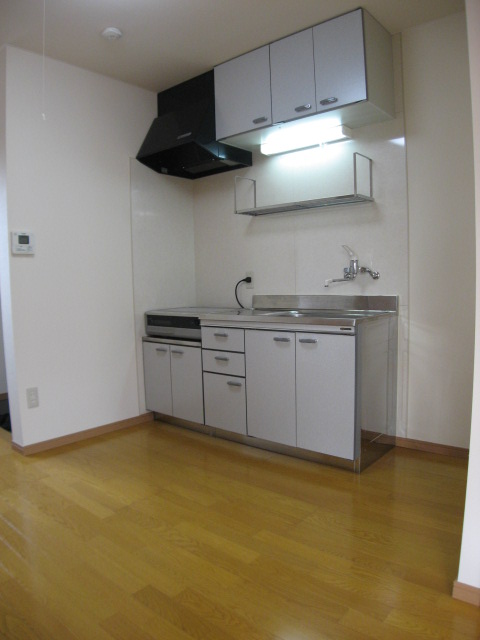 Kitchen. IH with heater