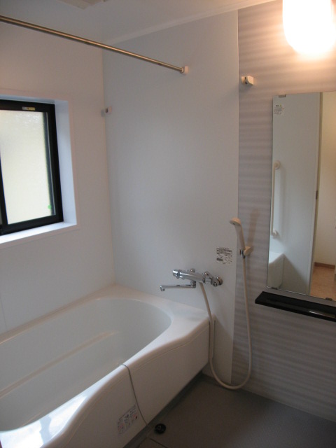 Bath. With ventilation dryer