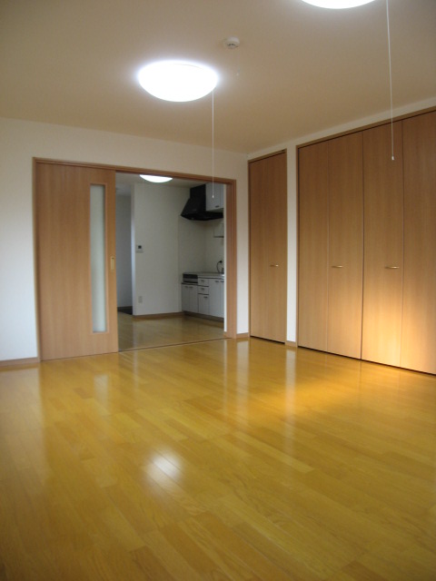 Living and room. Spacious 13 Pledge!