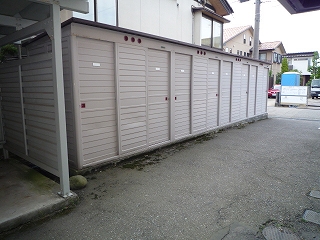 Other common areas. Trunk room (outdoor shed)