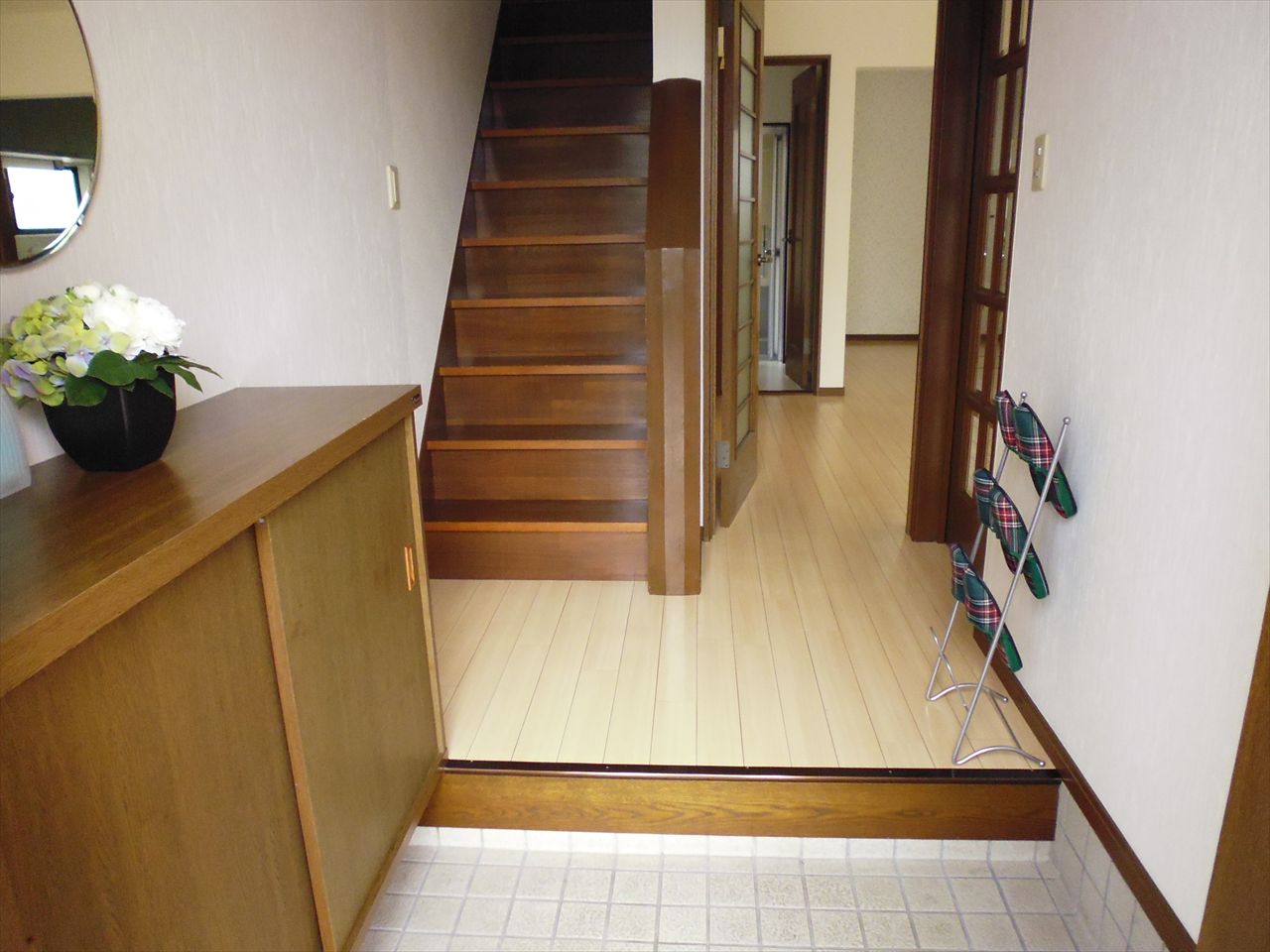 Entrance. Grooming check at the entrance of the mirror (* ^ _ ^ *)