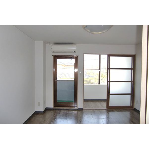 Living and room. Western-style 7 Pledge