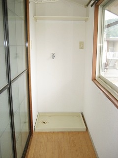 Other room space. Sunroom