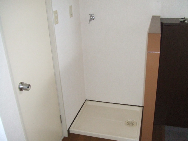 Other room space. Washing machine Storage