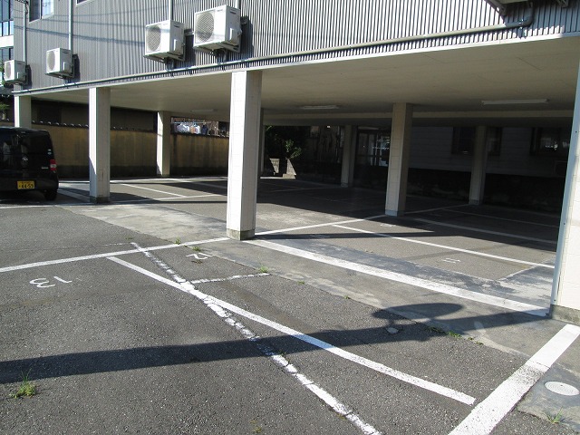 Parking lot. Covered parking is attractive!