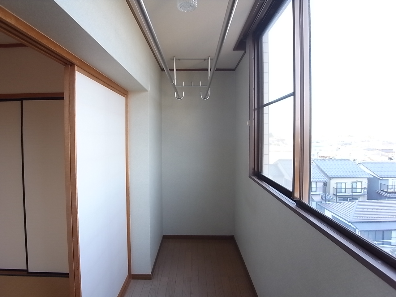 Other room space. Convenient Sun Room