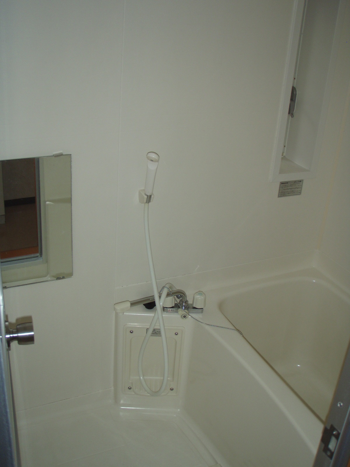 Bath. Good ventilation with windows