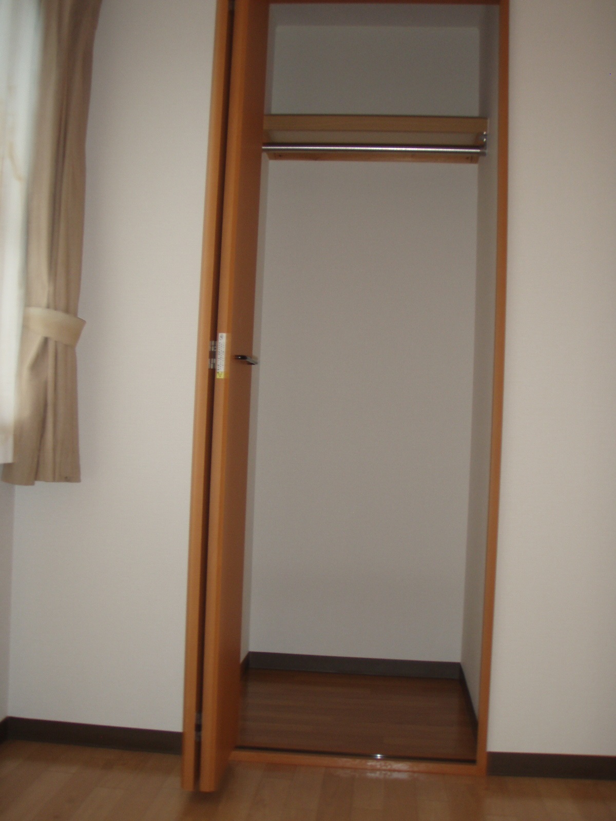 Living and room. Right Western-style closet