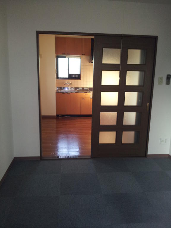 Living and room. From Western-style room to DK