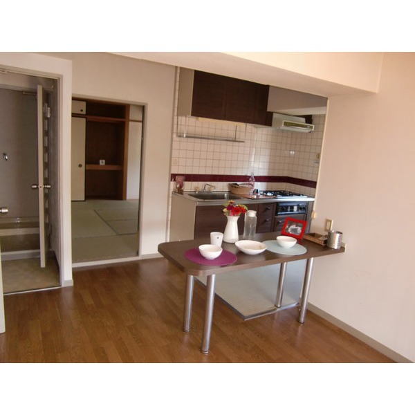 Living and room. Counter table